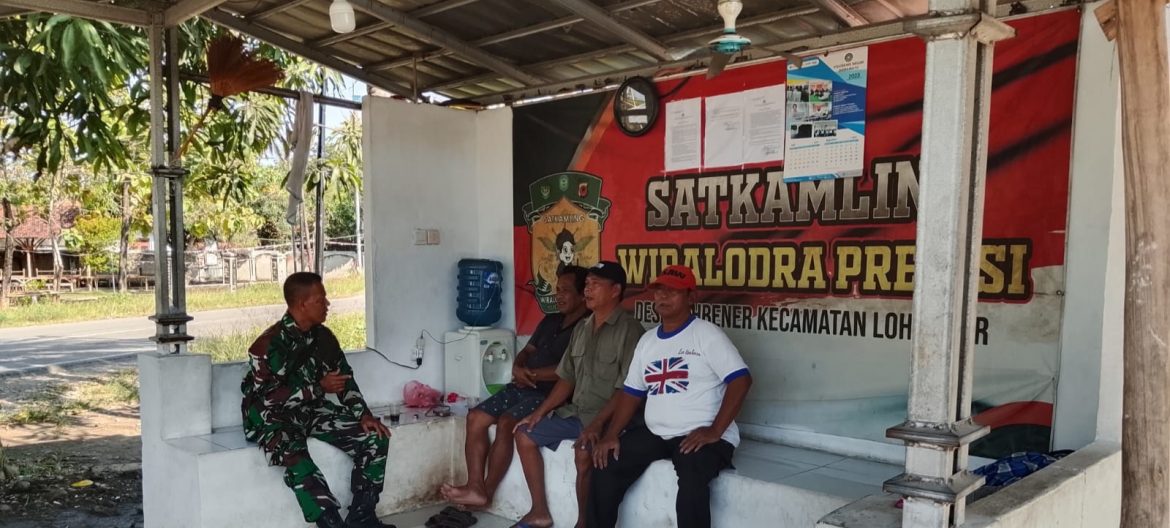 Babinsa Koramil 1603 Lohbener Indramayu Melakukan Komsos Bersama Masyarakat, di Blok Bukasem Desa Lohbener