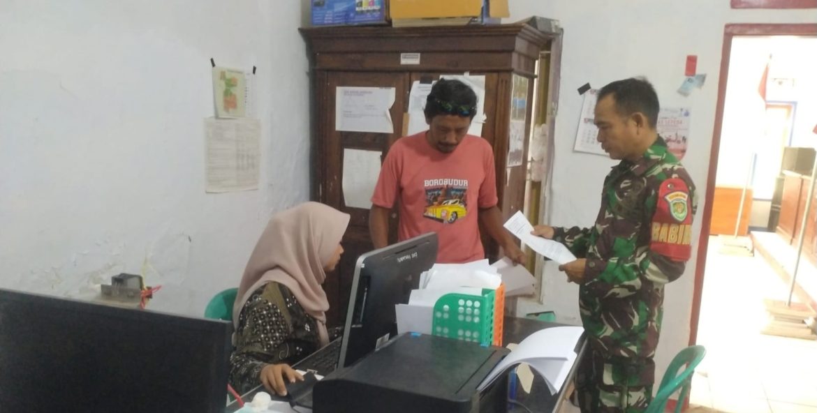 Babinsa Koramil 1608 Karangampel Melakukan Puldata di Desa Kedokanbunder 
