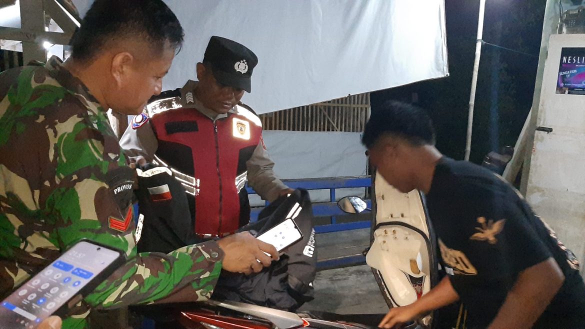 Babinsa Koramil 1609 Juntinyuat Indramayu Hadiri Apel Gabungan TNI-POLRI Kecamatan Juntinyuat