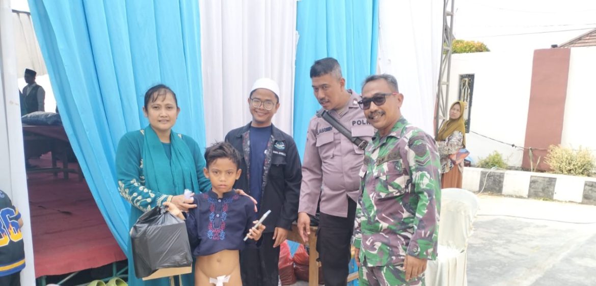 Babinsa Koramil 1602 Sindang Indramayu Hadiri Kegiatan Sunatan Massal Dalam Rangka Reringatan Maulid Nabi Muhammad SAW