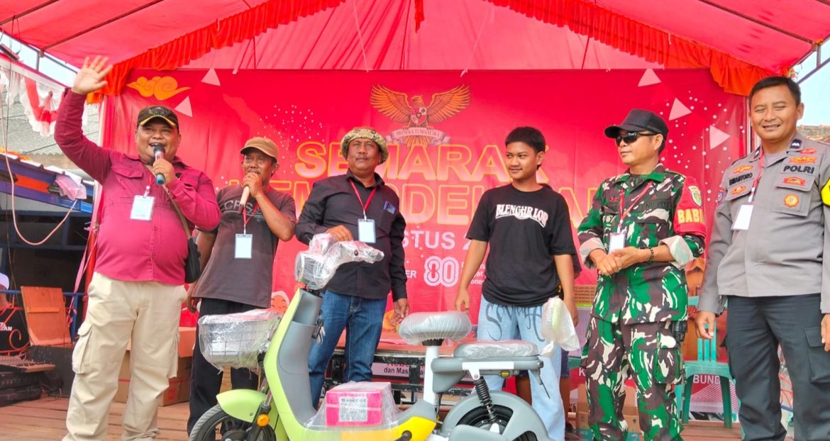 Babinsa Koramil 1608 Karangampel Indramayu Hadiri Karnaval Sepeda Hias Dalam Rangka Memeriahkan 17 Agustusan di Desa Kedokanbunder