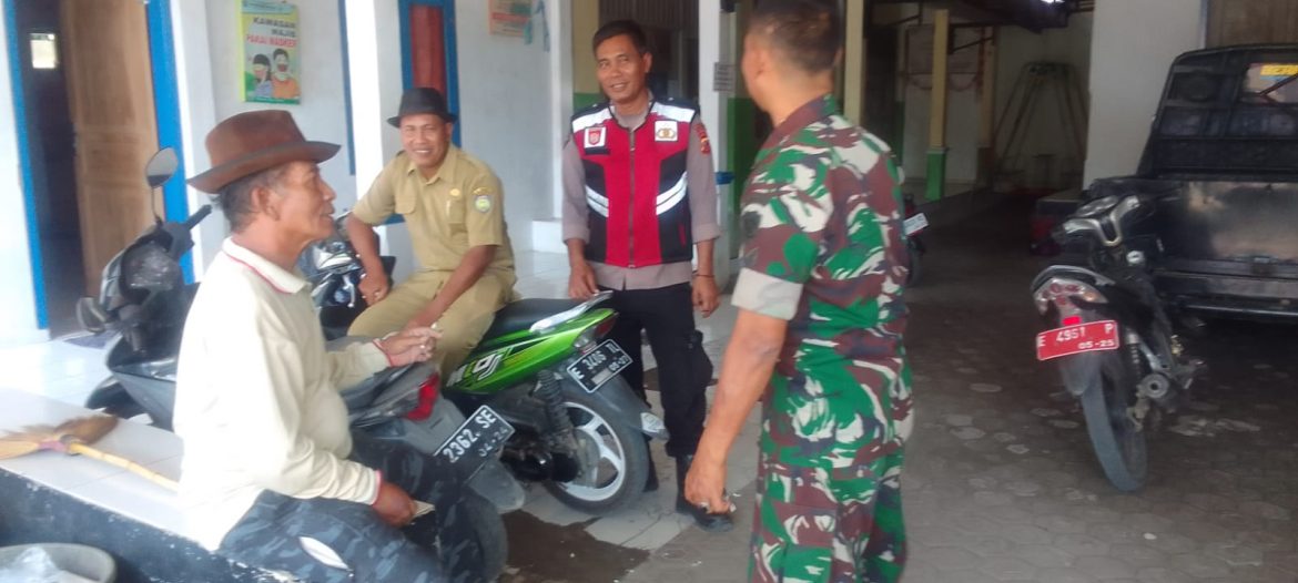 Babinsa Koramil 1609 Juntinyuat Indramayu Melakukan Komsos Bersama Tomas dan Babinkantibmas desa juntikedokan 