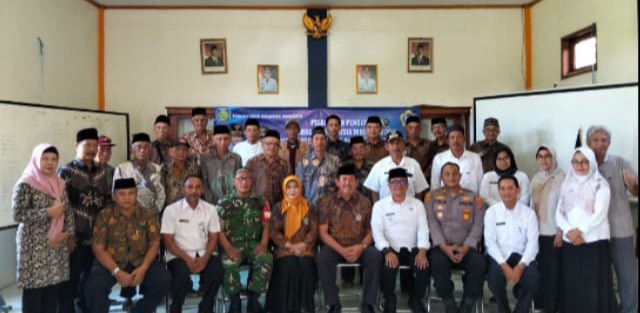 Anggota Koramil 1609 Juntinyuat Indramayu Hadiri Pelantikan Pengurus Lembaga Lanjut Usia Indonesia (LLI) Tingkat Kecamatan Se-Indramayu priode Tahun 2025-2029.
