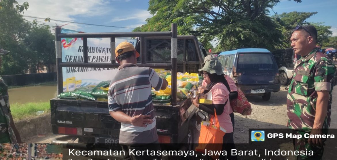 Babinsa Koramil 1605 Sukagumiwang Indramayu Melaksanakan Gerakan Pangan Murah (GPM)