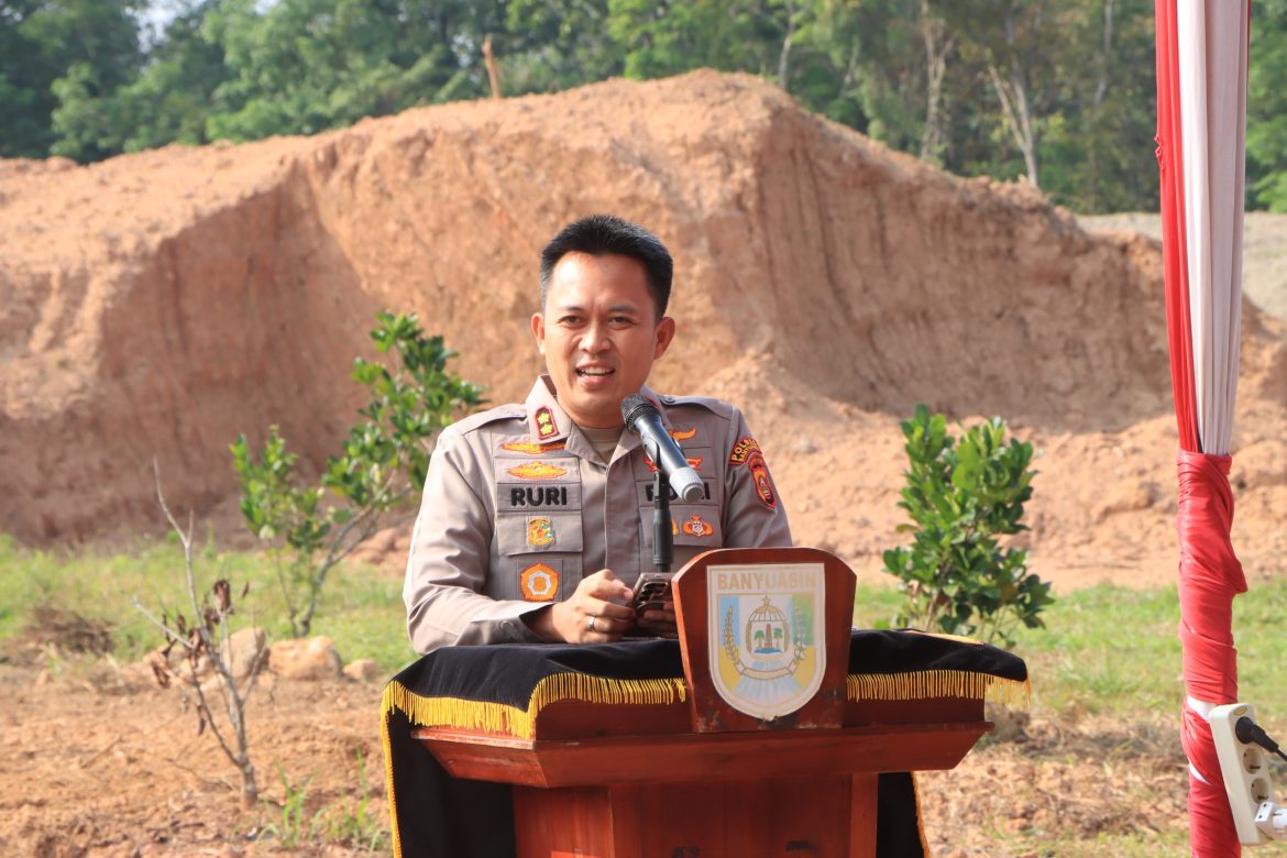 Polres Banyuasin Tanam Jagung di Lahan Ponpes, Dukung Ketahanan Pangan Nasional