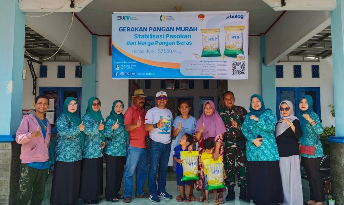 Danramil 1609 Juntinyuat Indramayu Monitoring Kegiatan GPM Gerakan Pangan Murah Pendistribusian Beras SPHP di Juntikedokan