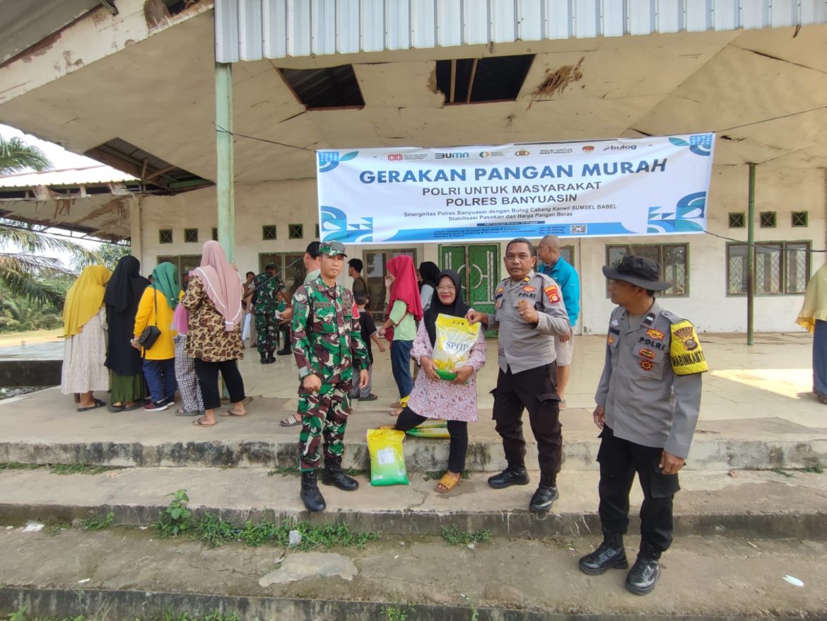 Polsek Betung melaksanakan gerakan pangan murah (GPM) dengan mendistribusikan 10 ton beras