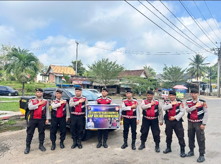 Sat Samapta Polres Banyuasin Pasang Bendera Merah Putih di Kendaraan Sambut HUT RI Ke-80