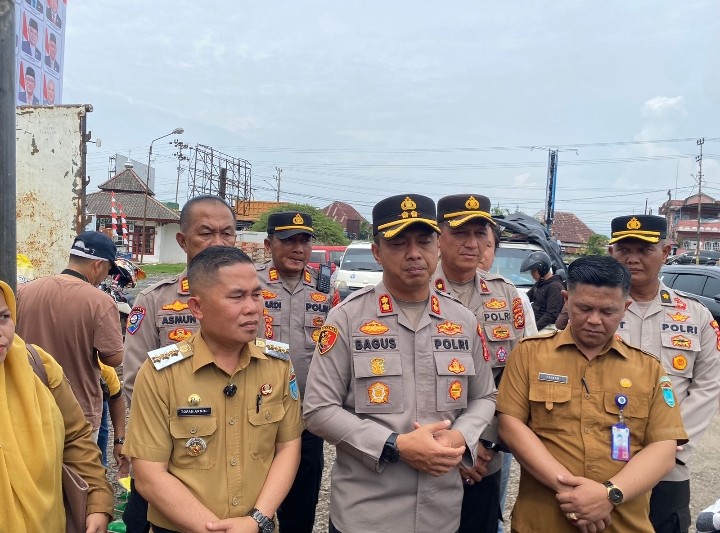 POLRES OGAN ILIR GELAR GERAKAN PANGAN MURAH BERSAMA PERUM BULOG UNTUK STABILISASI HARGA DAN PASOKAN BERAS*