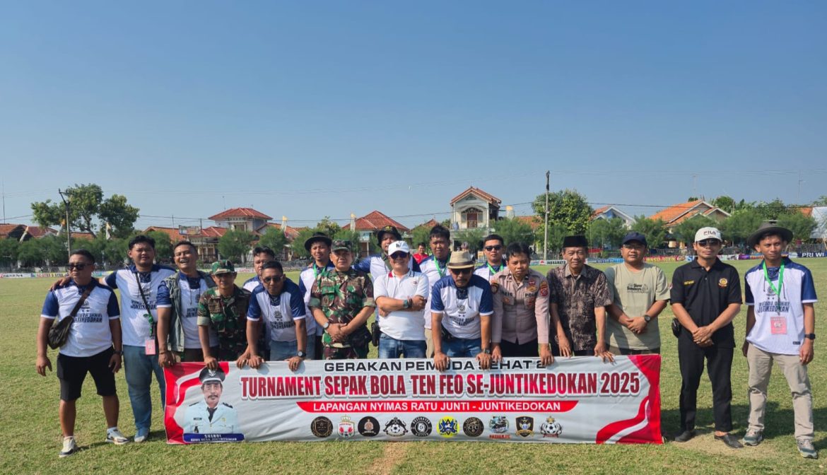 Meriahkan HUT RI Ke-80, Danramil 1609 Juntinyuat Indramayu Secara Resmi Membuka Pertandingan Turnamen Sepak Bola