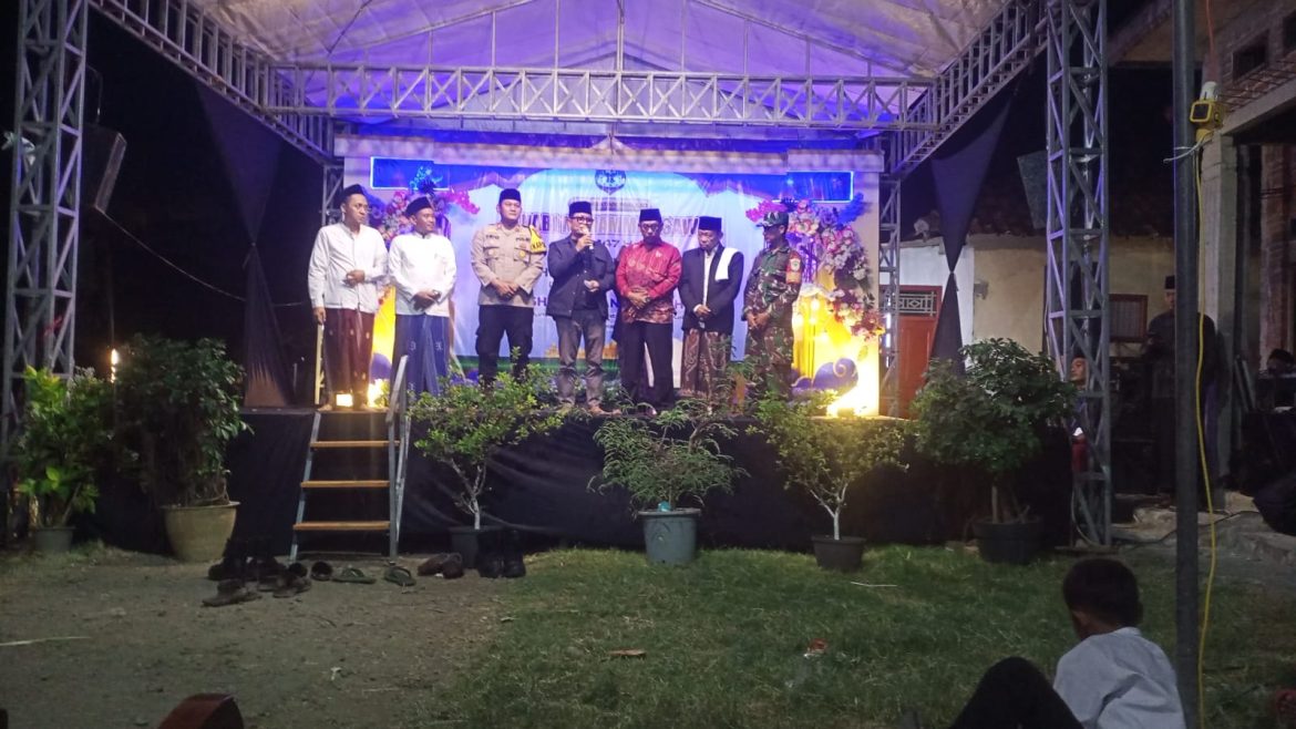 Anggota Koramil 1609 Juntinyuat Indramayu Menghadiri Pengajian Umum Memperingati Maulid Nabi Muhammad SAW 