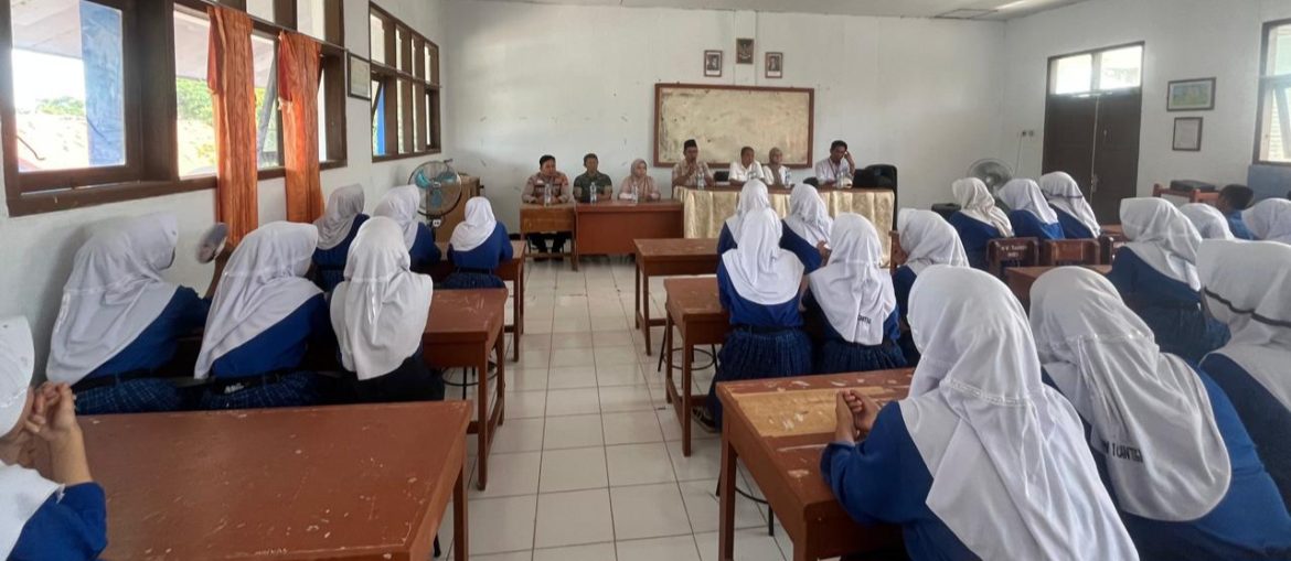 Percepatan Penurunan Stunting, Babinsa Koramil 1602 Sindang Indramayu Melakukan Sosialisasi Di Kecamatan Cantigi