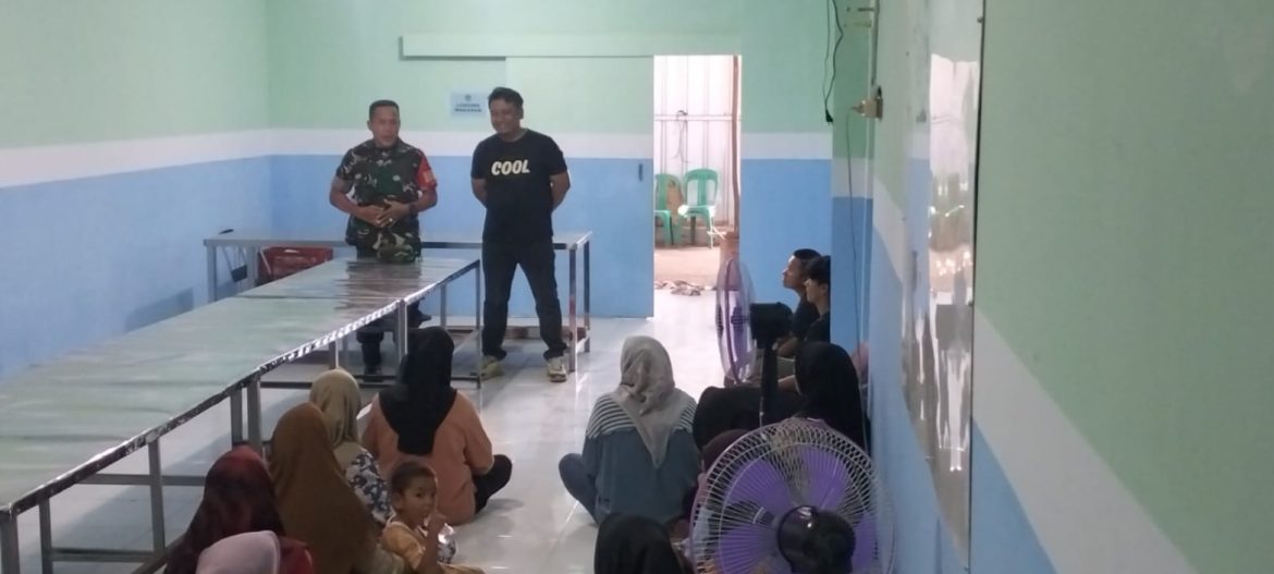 Kapten Inf Waryadi Danramil 1611/Losarang Indramayu Berikan Pembekalan Pegawai Satuan Pelayanan Pemenuhan Gizi 