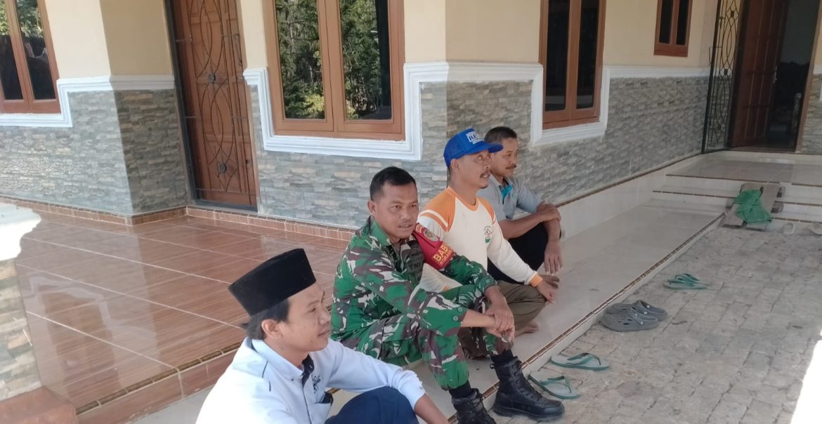 Koramil 1603 Lohbener Indramayu Melakukan Komsos Dengan Warga Masyarakat Desa Langut blok Karang Anyar RT 17 