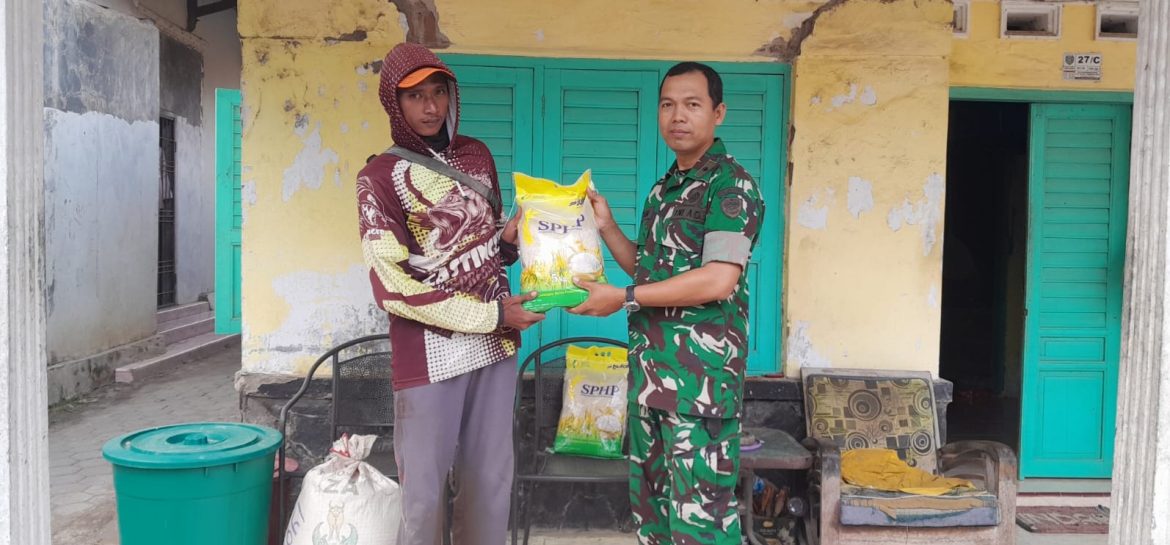 Menstabilkan Harga Pangan, Koramil 1602 Sindang Indramayu Menggelar Acara Gerakan Pangan Murah Untuk Masyarakat 