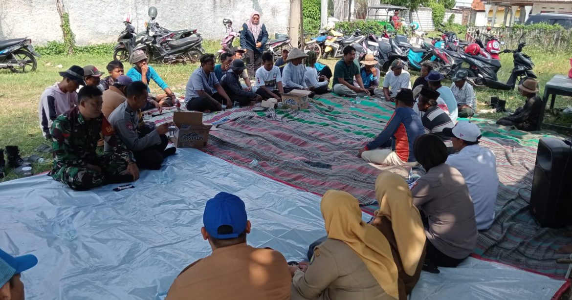 Babinsa Koramil 1601 Indramayu Hadiri Kegiatan Tasyakuran Tutup Tanam Kelompok Tani dan Doa Bersama untuk Hasil Panen Berlimpah Desa Pabeanudik