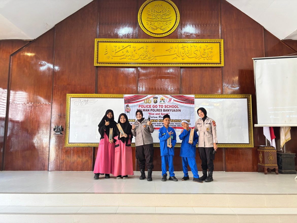 Polwan Polres Banyuasin Melaksanakan Gelar Goes to School  Edukasi Pelajar Soal Lalu Lintas dan Bahaya Narkoba