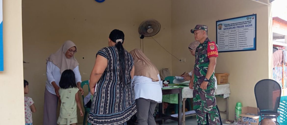 Babinsa Koramil 1601 Indramayu Monitoring Kegiatan Posyandu, Penimbangan Bayi Dan Balita