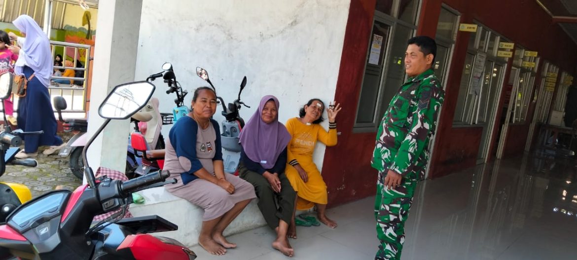 Serka Casmana Anggota Koramil 1603 Lohbener Indramayu Komsos Dengan Masyarakat Desa Kiajaran Wetan 