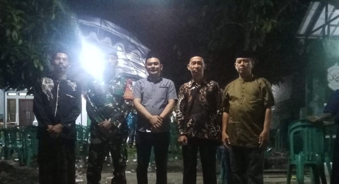 Babinsa Koramil 1609 Juntinyuat Indramayu Hadiri Kegiatan Maulid nabi Muhammad SAW di Desa Segeran Lor