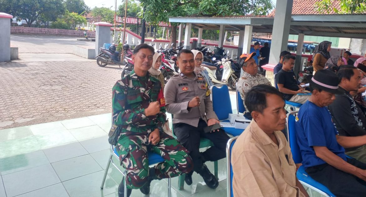 Babinsa Koramil 1604 Jatibarang Indramayu Hadiri Kegiatan Sosialisasi BPJS Ketenagakerjaan dari Dinas BPJS Cabang Indramayu di Desa Pawidean 