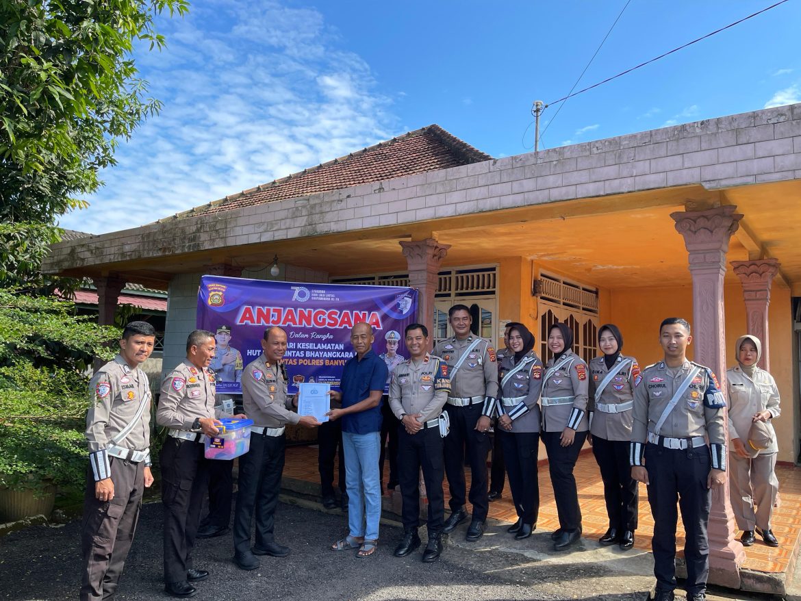 HUT Lalulintas Bhayangkara Ke 70, Kasat Lantas Polres Banyuasin Lakukan Anjangsana  Ke Purnawirawan Polri