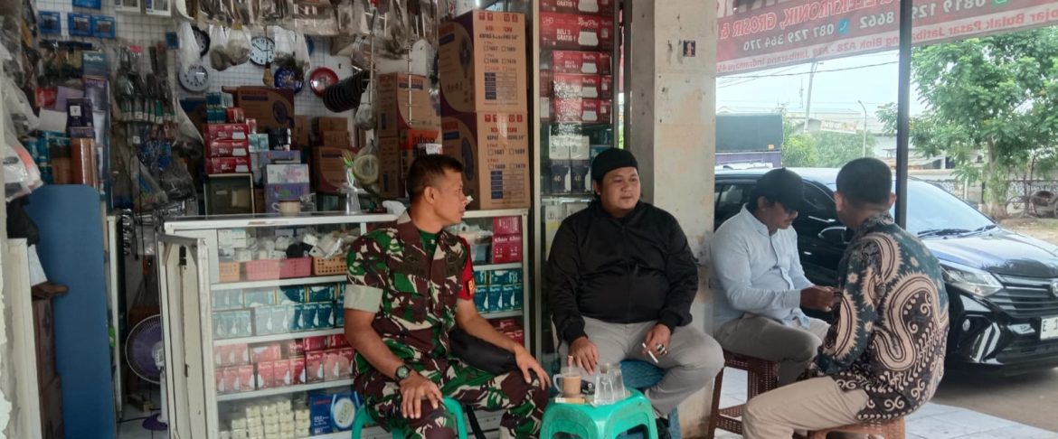 Babinsa Koramil 1604 Jatibarang Melakukan Komsos Bersama Masyarakat Desa Krasak 