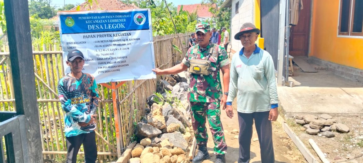 Serka Casmana Anggota Koramil 1603 Lohbener Indramayu Monitoring Pengecoran Gang Desa Legok Kecamatan Lohbener 