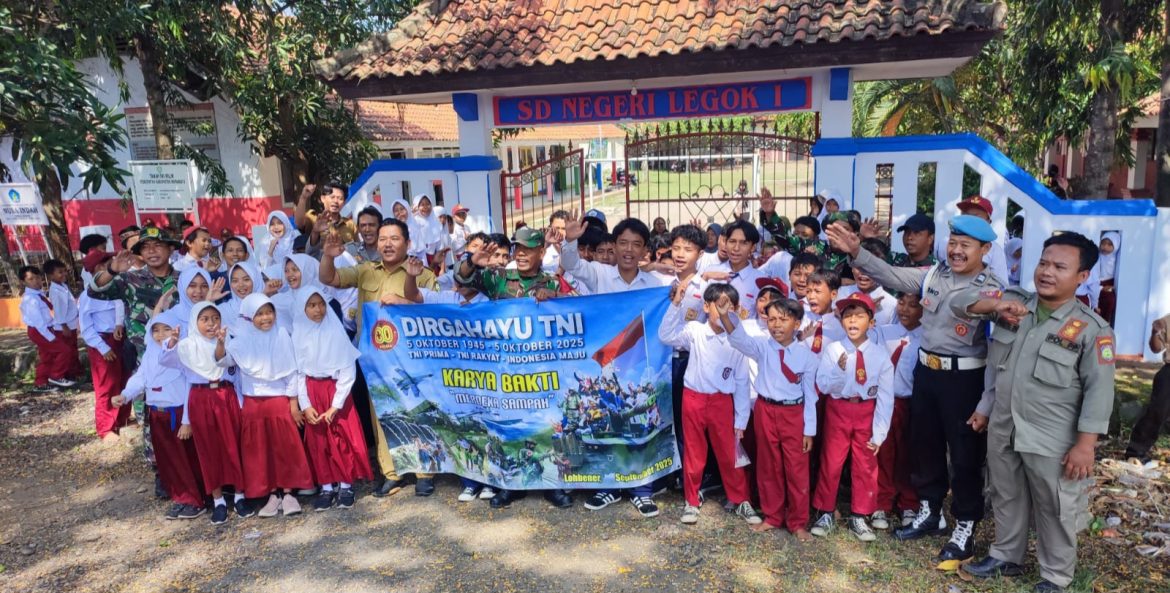 Memperingati HUT TNI Ke-80, Dengan Tema Merdeka Sampah, Anggota Koramil 1603 Lohbener Indramatu Melakukan Pembersihan Lingkungan 