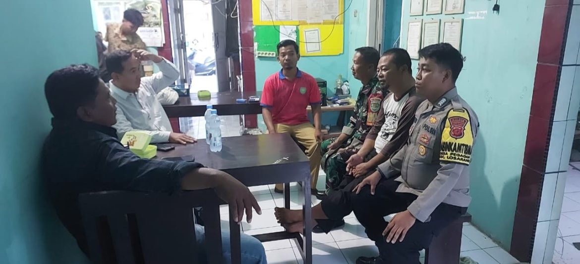 Babinsa Koramil 1611 Losarang Indramayu Melakukan Komsos Bersama Masyarakat Desa Pegagan Blok Karangmalang 