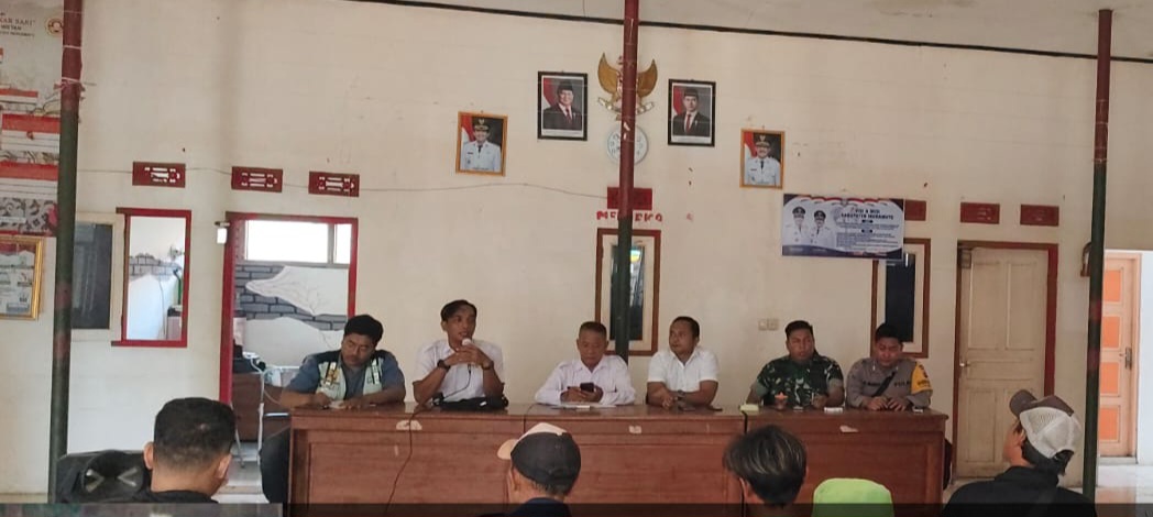 Anggota Koramil 1608 Karangampel Indramayu Hadiri Rapat Sosialisasi Program P3 PGAI Normalisasi Irigasi Saluran Air Tersier di Desa Kedolanbunder Wetan