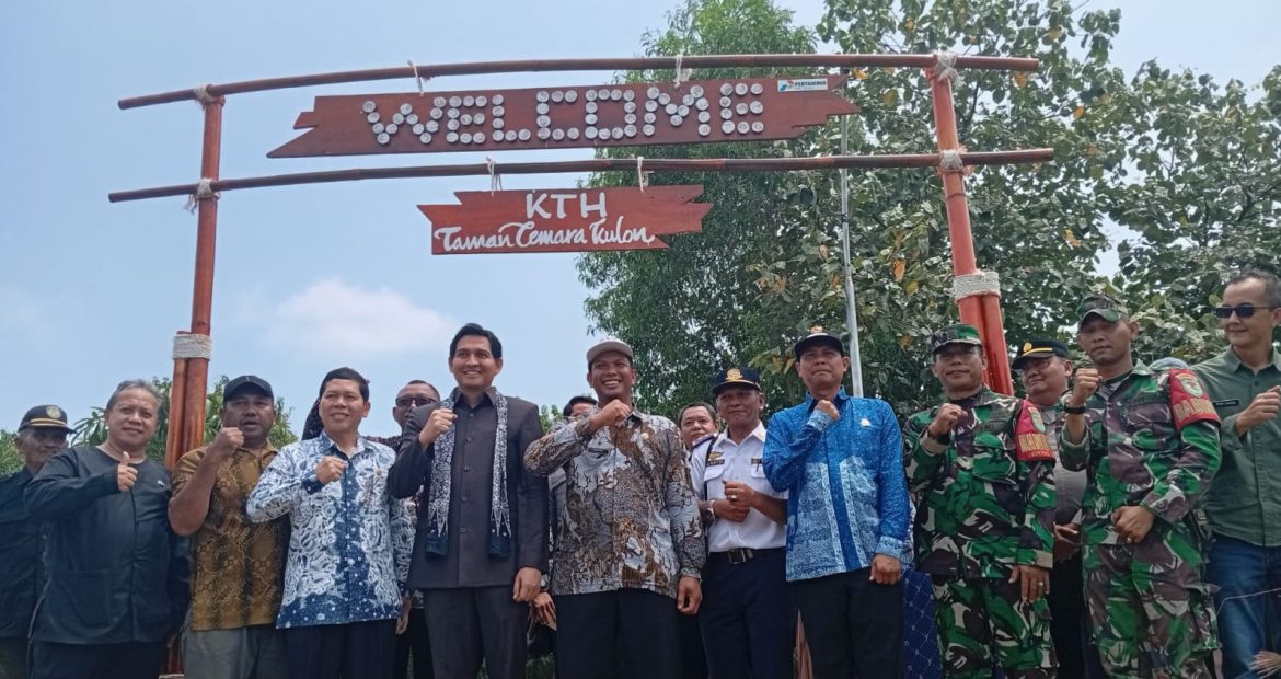 Danramil 1611 Losarang Indramayu Hadiri Peresmian Pembangkit Listrik Tenaga Surya Taman Cemara kulon di Desa Cemara Kulon