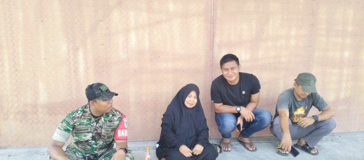 Kopda Suhardi Babinsa Koramil 1611 Losarang Indramayu Komsos Bersama Masyarakat Desa Jumbleng Kecamatan Losarang 