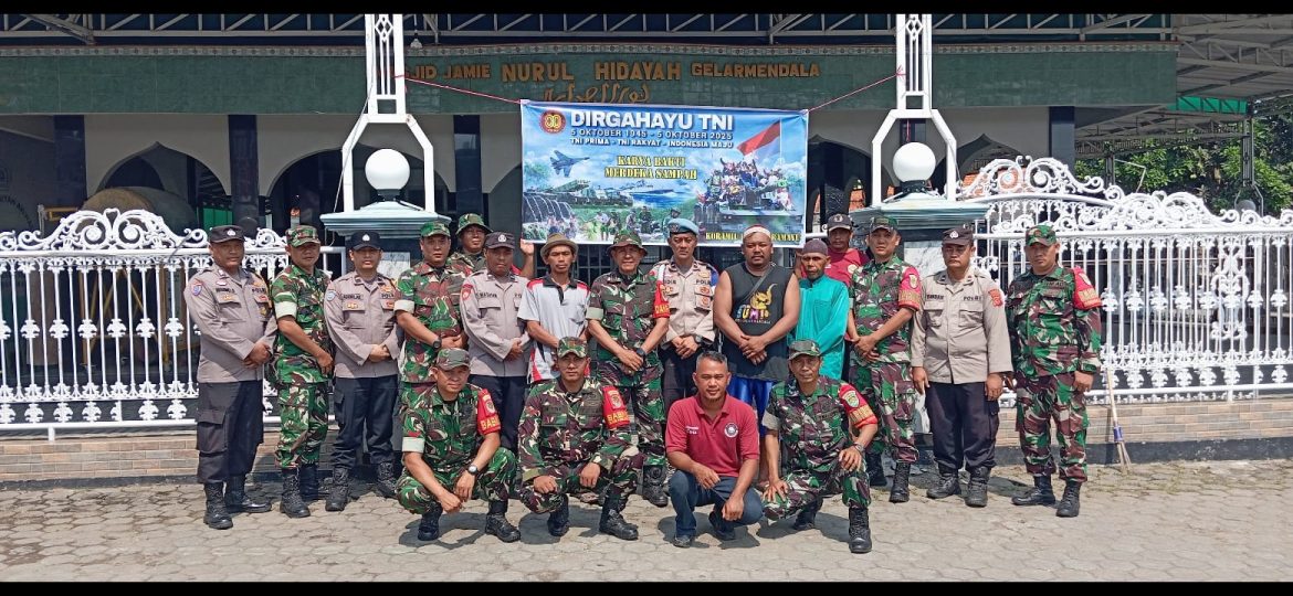 Danramil 1601 Indramayu Melakukan Karya Bakti Pembersihan Masjid NURUL HIDAYAH Bersama Warga Masyarakat Desa Gelar Mandala Dalam Rangka Memperingati HUT TNI Yang ke-80
