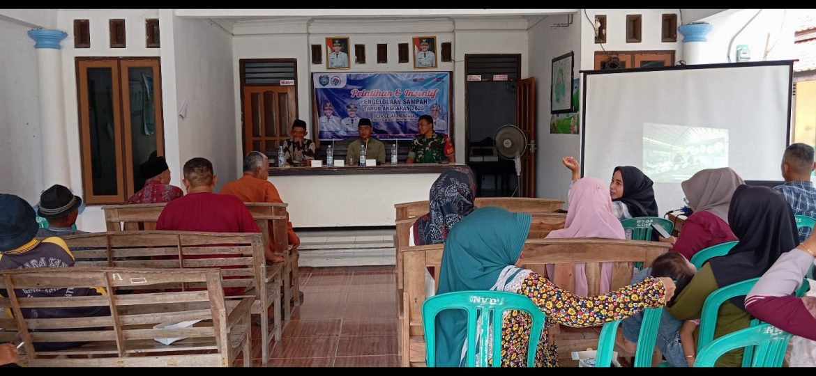Babinsa Koramil 1601 Indramayu Melakukan Pendampingan Rapat Pelatihan dan Insentif Pengelolaan Sampah Tahun Anggaran 2025