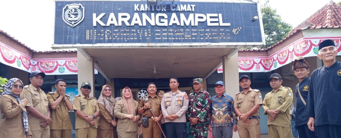 Babinsa Koramil 1608 Karangampel Indramayu Hadiri Kegiatan KIRAB PUSAKA Dalam Rangka Rangakaian Hari Jadi ke-498 Kabupaten Indramayu tahun 2025