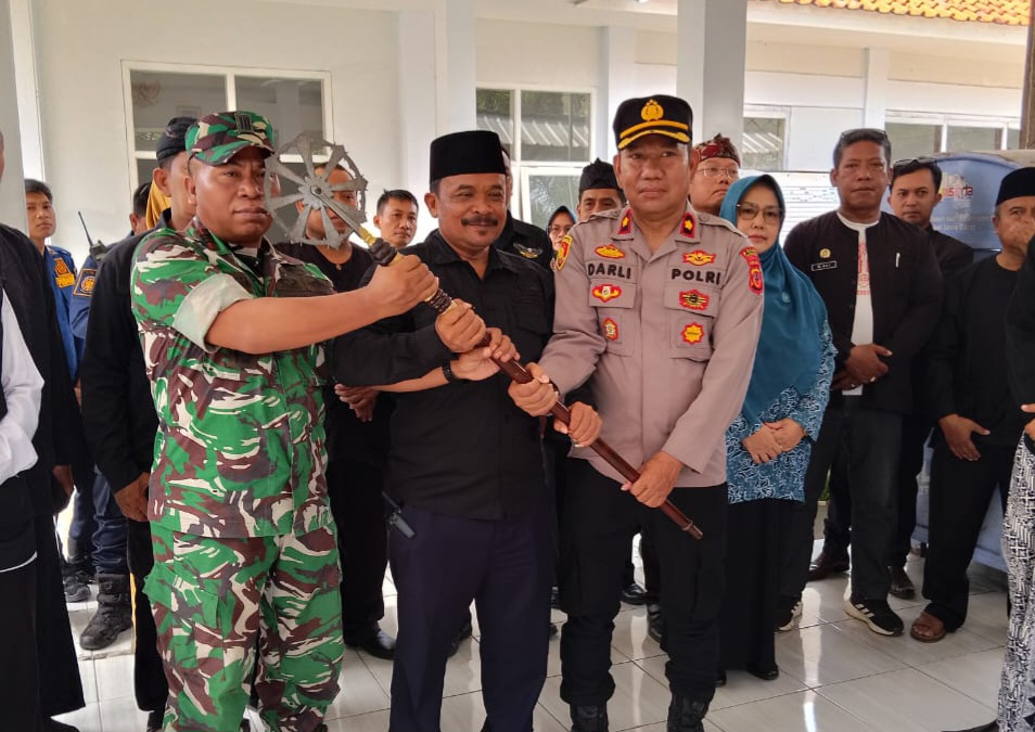 Danramil 1604 Jatibarang Indramayu Hadiri Kegiatan Kirab Pusaka Dalam Rangka Hari Jadi Indramayu ke-498 tahun 2025