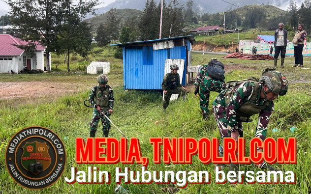 Satgas Yonif 700/Wyc Pos Kout Koper Menyatu dengan Rakyat, Karya Bhakti Warnai Pasar dan Bahu Jalan Gome