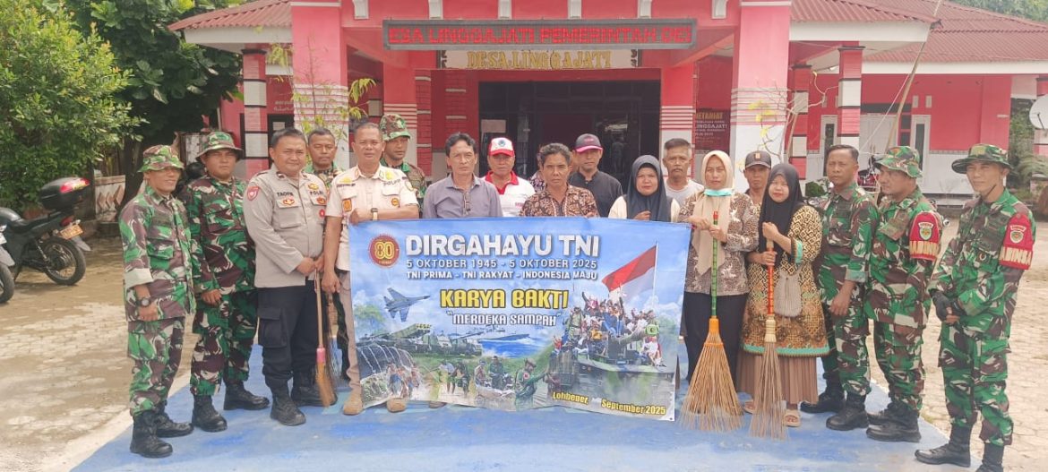 Peringati HUT TNI Ke-80 Dengan Tema ‘Merdeka Sampah ‘ Koramil 1603 Lohbener Indramayu Melaksanakan Pembersihan Saluran Irigasi 