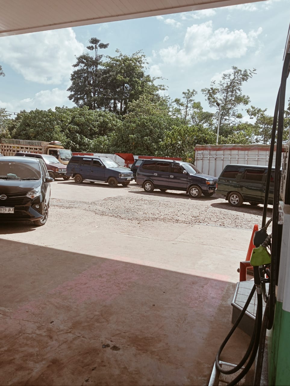 SPBU Babat Toman Diduga Langgar Aturan, Mobil Pelangsir Bebas Isi BBM Subsidi