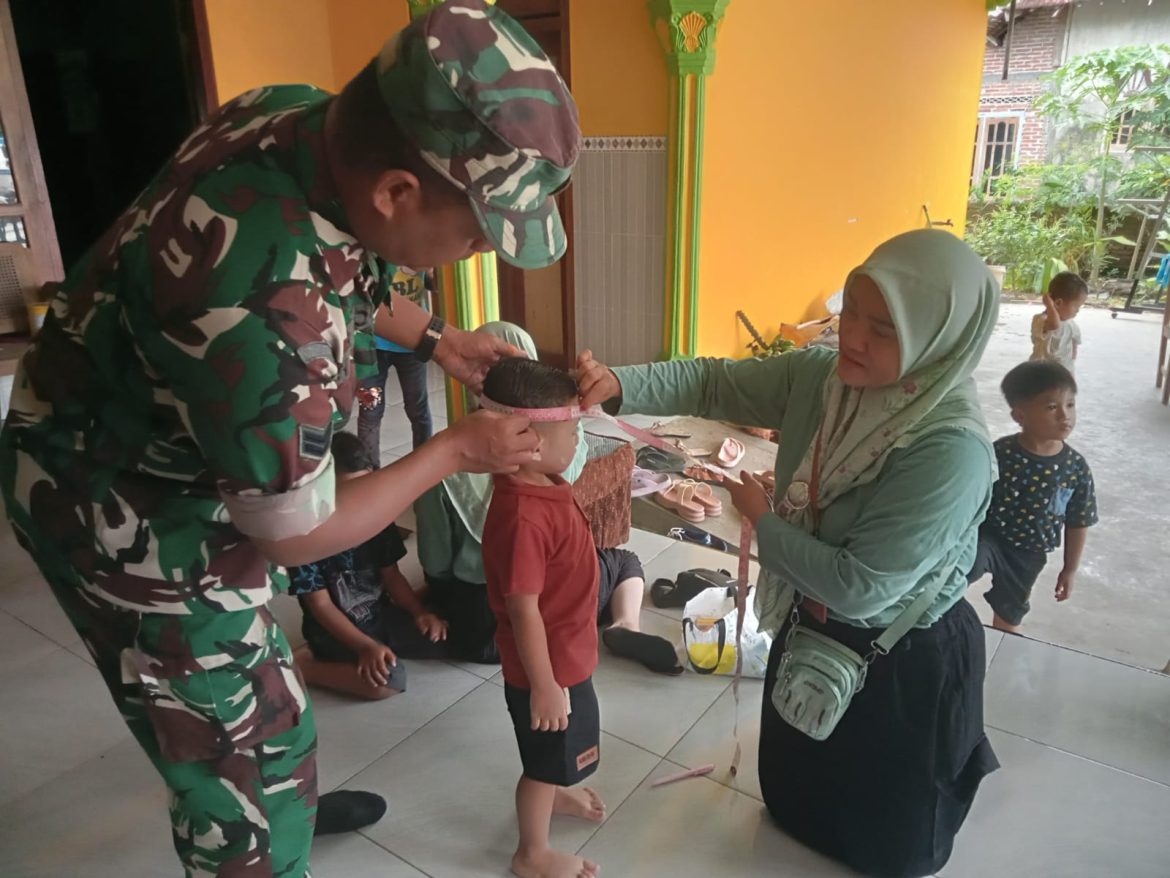 Babinsa Panggungasri Dampingi Kegiatan Posyandu, Wujud Kepedulian Terhadap Kesehatan Warga
