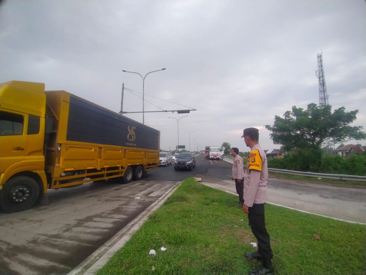 Polsek Pemulutan Polres Ogan Ilir Gelar Patroli Antisipasi Pungli di Jalur Tol Keramasan – Nilakandi