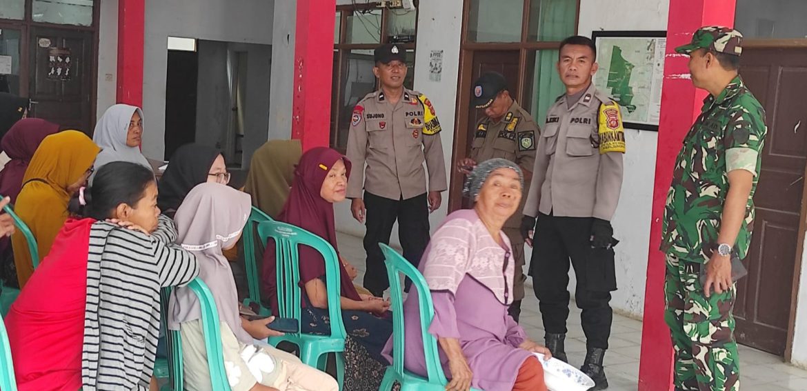 Babinsa Koramil 1602 Sindang Melakukan Pengamanan Pendaftaran Balon Kuwu Desa Panyindangan Wetan Tahun 2025