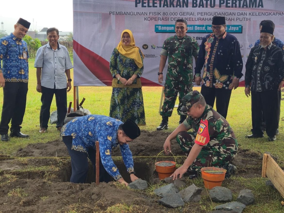 Dandim 0808/Blitar Hadiri Peletakan Batu Pertama Pembangunan Koperasi Desa Merah Putih Di Talun