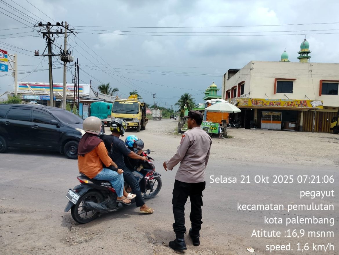 Polsek Pemulutan Polres Ogan Ilir Laksanakan Giat Strong Point Pagi dan Amankan Kegiatan Masyarakat
