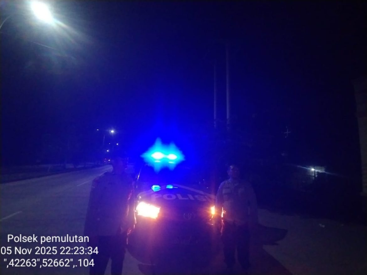 POLSEK PEMULUTAN GELAR PATROLI BLUE LIGHT, CIPTAKAN SITUASI KONDUSIF DI BAGI MASYARAKAT
