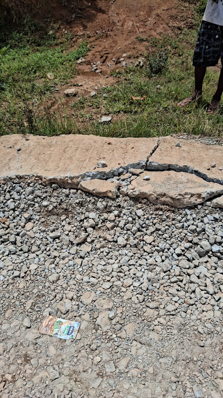 Jalan Cor Bukit Rahma Residence 2 Rusak Parah — Warga Geram, Desak Pihak Casa Catania Buat Perjanjian Tertulis!