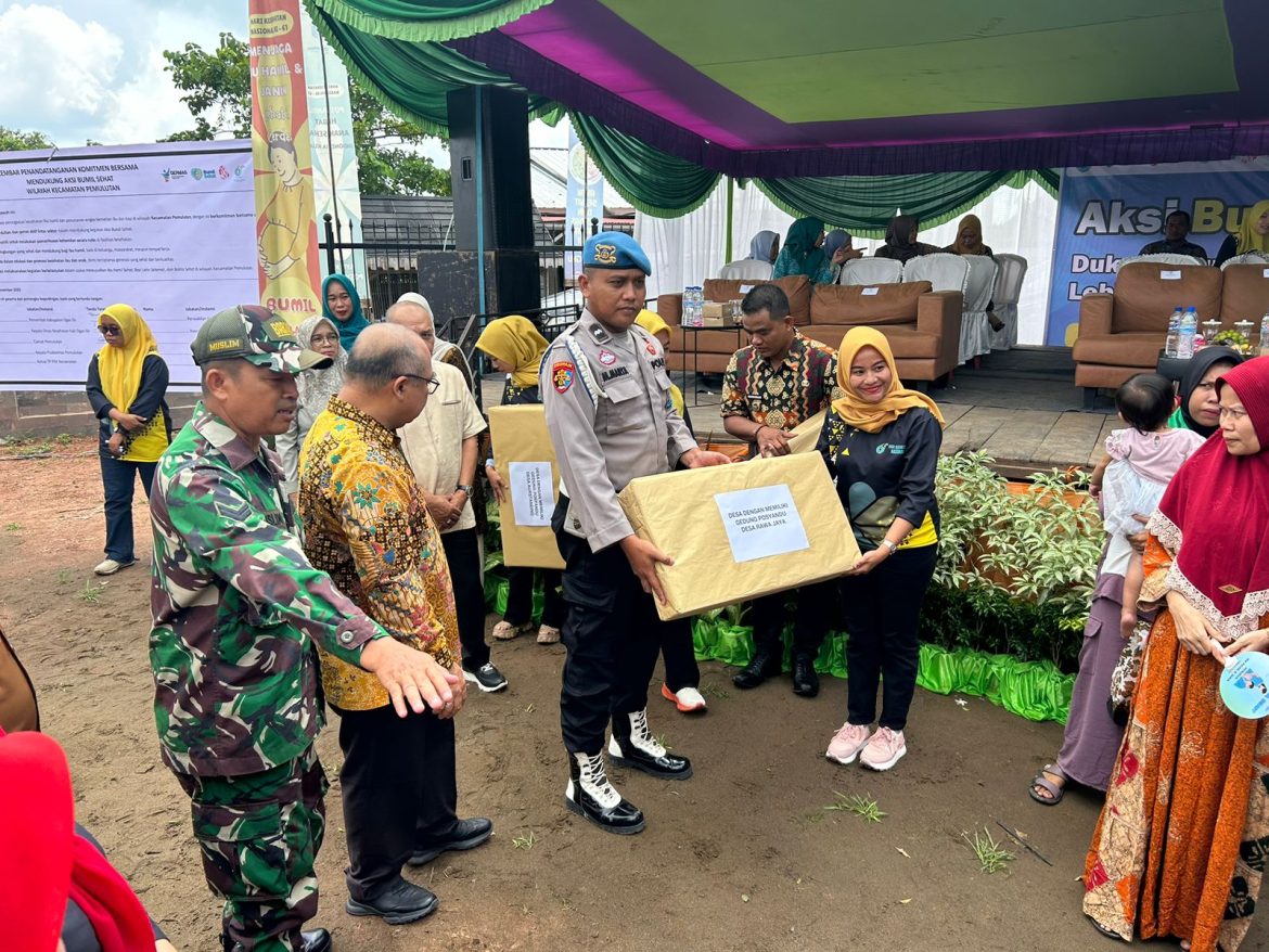 Polsek Pemulutan Hadiri dan Berikan Pengamanan Peringatan Hari Kesehatan Nasional ke-61 di Puskesmas Pemulutan