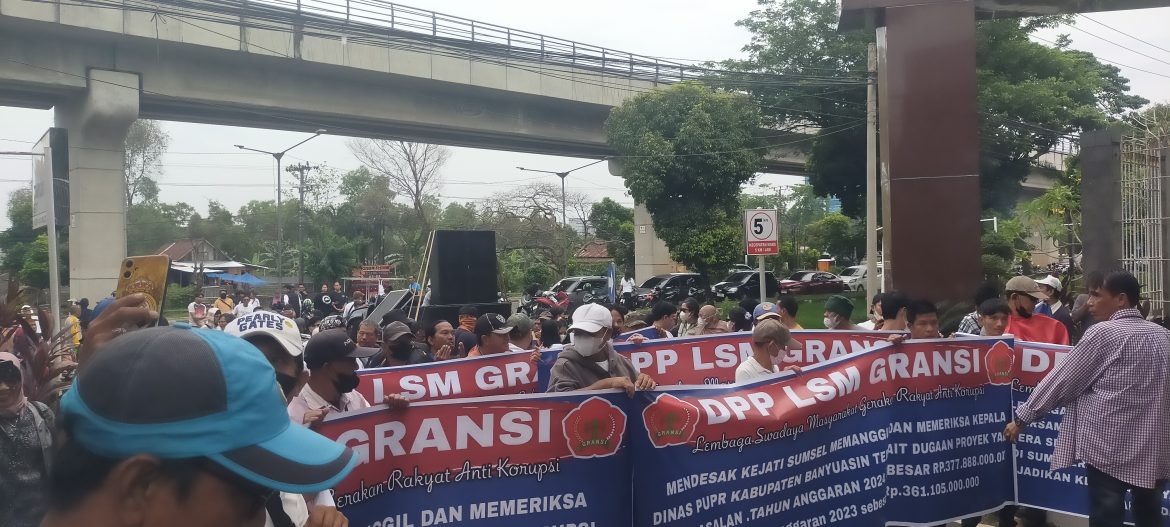 LSM GRANSI Ledek Kejati Sumsel “Takut Turun Gunung” Saat Massa Desak Usut Korupsi Banyuasin