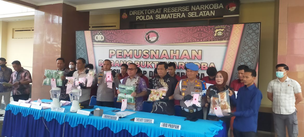Hasil Ungkap Kasus Ditresnarkoba Polda Sumsel Musnahkan Sabu Dan Pil Ekstasi Para Pelaku Terancam Hukum Berat